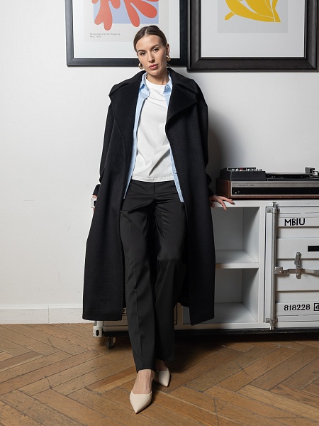 Пальто на запа́х с поясом