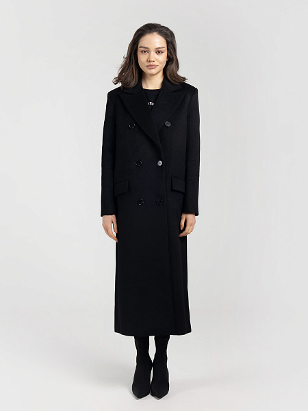 Пальто с объемными плечами