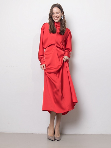 Атласное платье миди с драпировкой 